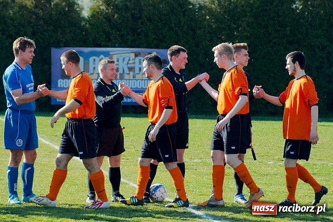 Zdjęcie w galerii na portalu naszraciborz.pl: Bartosz Cojg czarnym koniem Markowic. Rezerwy Gaszowic na kolanach wiadomości z regionu