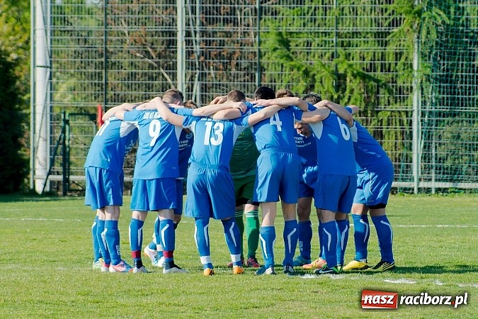 Zdjęcie w galerii na portalu naszraciborz.pl: Bartosz Cojg czarnym koniem Markowic. Rezerwy Gaszowic na kolanach wiadomości z regionu