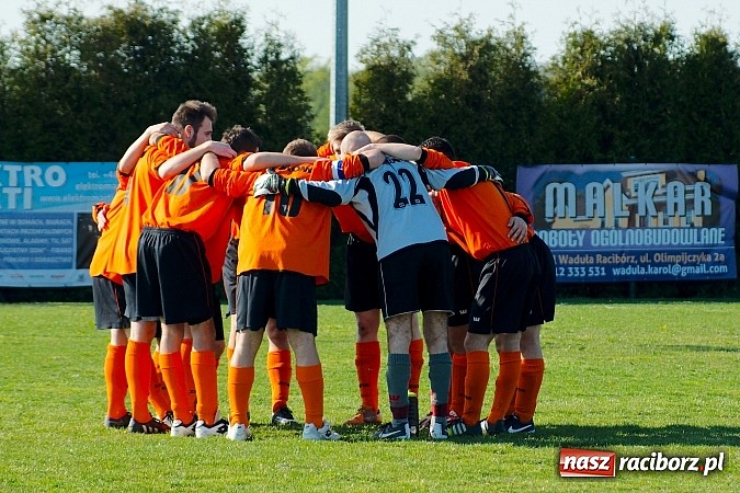 Zdjęcie w galerii na portalu naszraciborz.pl: Bartosz Cojg czarnym koniem Markowic. Rezerwy Gaszowic na kolanach wiadomości z regionu