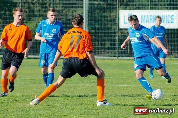 Zdjęcie w galerii na portalu naszraciborz.pl: Bartosz Cojg czarnym koniem Markowic. Rezerwy Gaszowic na kolanach wiadomości z regionu