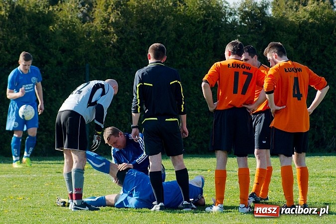 Zdjęcie w galerii na portalu naszraciborz.pl: Bartosz Cojg czarnym koniem Markowic. Rezerwy Gaszowic na kolanach wiadomości z regionu