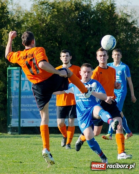 Zdjęcie w galerii na portalu naszraciborz.pl: Bartosz Cojg czarnym koniem Markowic. Rezerwy Gaszowic na kolanach wiadomości z regionu