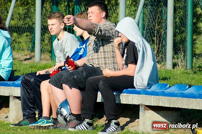 Zdjęcie w galerii na portalu naszraciborz.pl: Bartosz Cojg czarnym koniem Markowic. Rezerwy Gaszowic na kolanach wiadomości z regionu