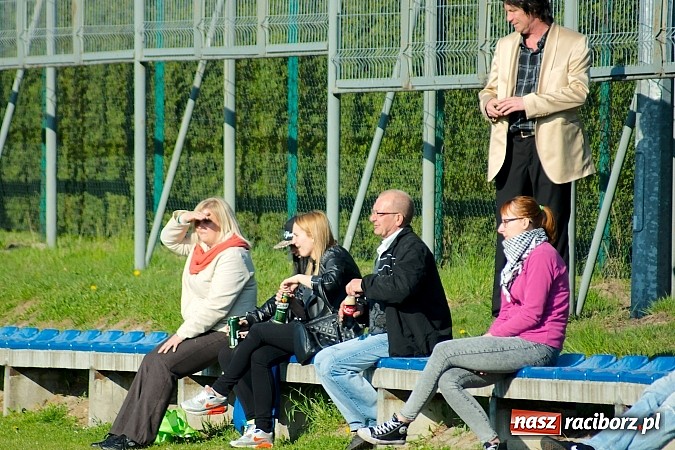 Zdjęcie w galerii na portalu naszraciborz.pl: Bartosz Cojg czarnym koniem Markowic. Rezerwy Gaszowic na kolanach wiadomości z regionu