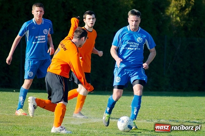 Zdjęcie w galerii na portalu naszraciborz.pl: Bartosz Cojg czarnym koniem Markowic. Rezerwy Gaszowic na kolanach wiadomości z regionu