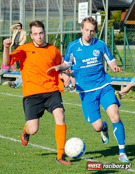 Zdjęcie w galerii na portalu naszraciborz.pl: Bartosz Cojg czarnym koniem Markowic. Rezerwy Gaszowic na kolanach wiadomości z regionu