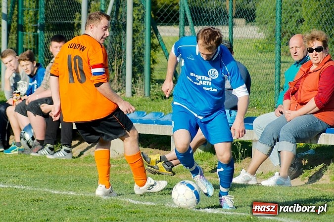 Zdjęcie w galerii na portalu naszraciborz.pl: Bartosz Cojg czarnym koniem Markowic. Rezerwy Gaszowic na kolanach wiadomości z regionu