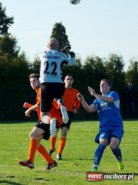 Zdjęcie w galerii na portalu naszraciborz.pl: Bartosz Cojg czarnym koniem Markowic. Rezerwy Gaszowic na kolanach wiadomości z regionu