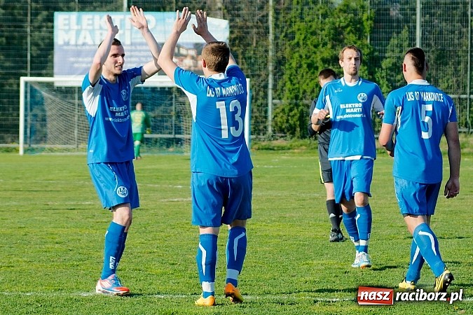 Zdjęcie w galerii na portalu naszraciborz.pl: Bartosz Cojg czarnym koniem Markowic. Rezerwy Gaszowic na kolanach wiadomości z regionu