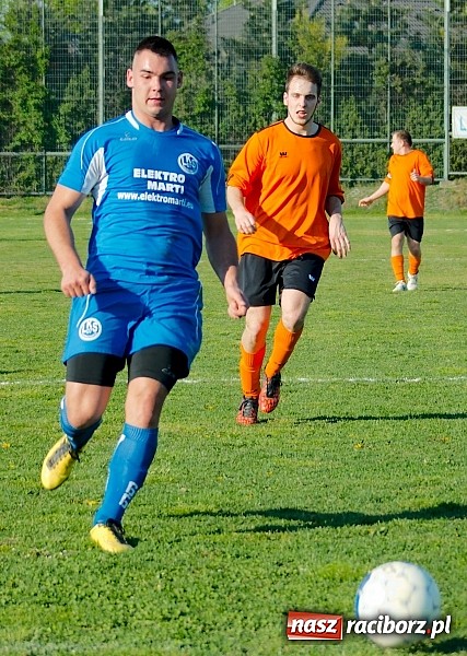 Zdjęcie w galerii na portalu naszraciborz.pl: Bartosz Cojg czarnym koniem Markowic. Rezerwy Gaszowic na kolanach wiadomości z regionu