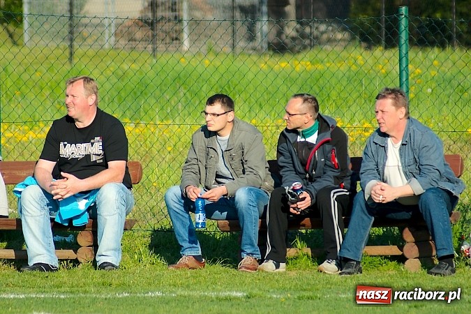 Zdjęcie w galerii na portalu naszraciborz.pl: Bartosz Cojg czarnym koniem Markowic. Rezerwy Gaszowic na kolanach wiadomości z regionu