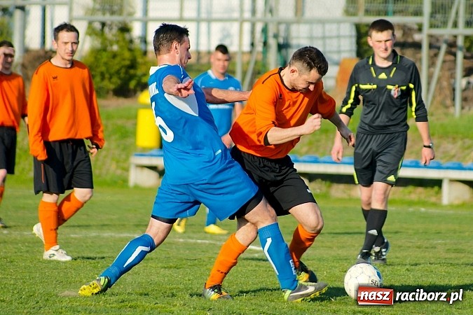 Zdjęcie w galerii na portalu naszraciborz.pl: Bartosz Cojg czarnym koniem Markowic. Rezerwy Gaszowic na kolanach wiadomości z regionu