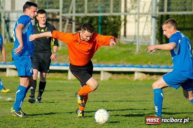 Zdjęcie w galerii na portalu naszraciborz.pl: Bartosz Cojg czarnym koniem Markowic. Rezerwy Gaszowic na kolanach wiadomości z regionu