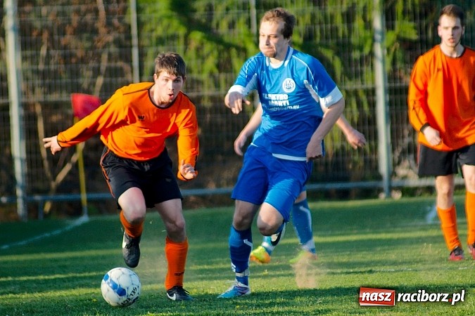 Zdjęcie w galerii na portalu naszraciborz.pl: Bartosz Cojg czarnym koniem Markowic. Rezerwy Gaszowic na kolanach wiadomości z regionu