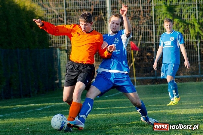 Zdjęcie w galerii na portalu naszraciborz.pl: Bartosz Cojg czarnym koniem Markowic. Rezerwy Gaszowic na kolanach wiadomości z regionu