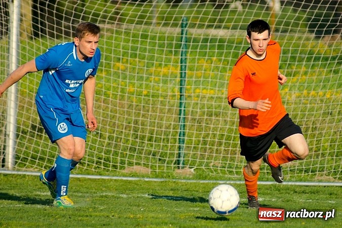 Zdjęcie w galerii na portalu naszraciborz.pl: Bartosz Cojg czarnym koniem Markowic. Rezerwy Gaszowic na kolanach wiadomości z regionu