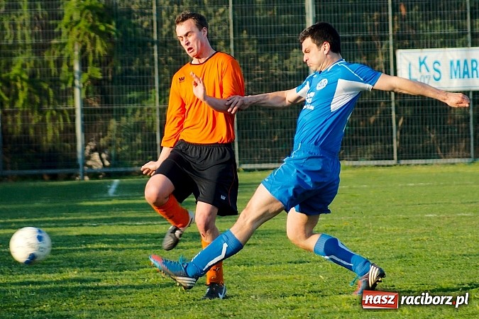 Zdjęcie w galerii na portalu naszraciborz.pl: Bartosz Cojg czarnym koniem Markowic. Rezerwy Gaszowic na kolanach wiadomości z regionu