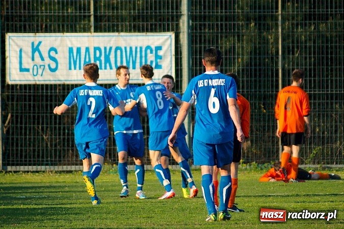 Zdjęcie w galerii na portalu naszraciborz.pl: Bartosz Cojg czarnym koniem Markowic. Rezerwy Gaszowic na kolanach wiadomości z regionu