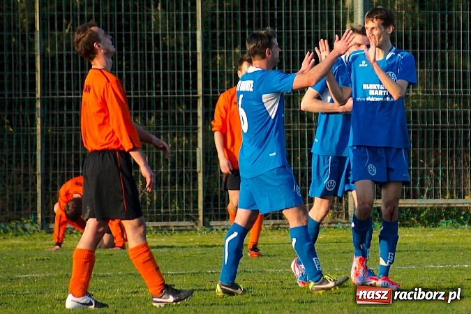 Zdjęcie w galerii na portalu naszraciborz.pl: Bartosz Cojg czarnym koniem Markowic. Rezerwy Gaszowic na kolanach wiadomości z regionu