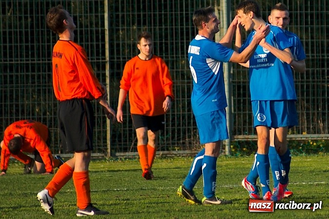 Zdjęcie w galerii na portalu naszraciborz.pl: Bartosz Cojg czarnym koniem Markowic. Rezerwy Gaszowic na kolanach wiadomości z regionu
