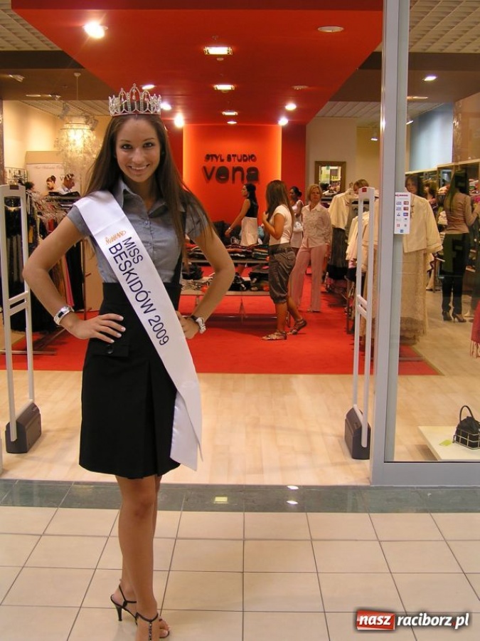 Zdjęcie w galerii na portalu naszraciborz.pl: MISS z wizytą w Raciborzu wiadomości z regionu
