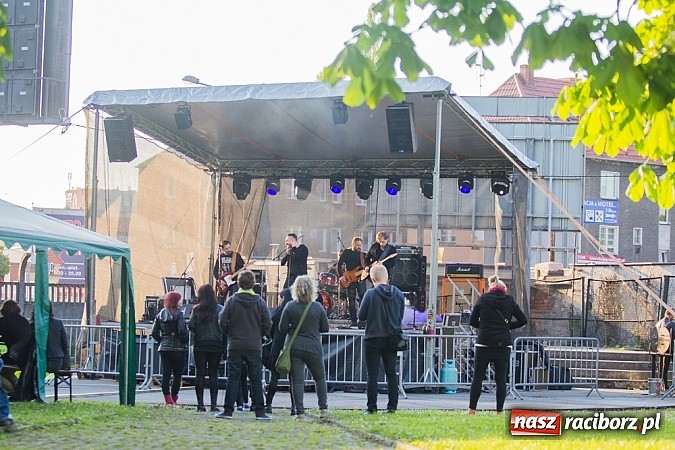 Zdjęcie w galerii na portalu naszraciborz.pl: Rockowa majówka w Strzesze z Oberschlesien wiadomości z regionu