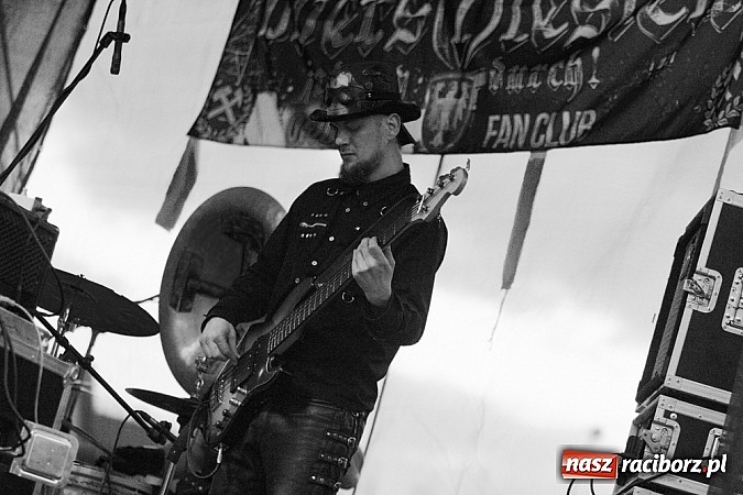 Zdjęcie w galerii na portalu naszraciborz.pl: Rockowa majówka w Strzesze z Oberschlesien wiadomości z regionu