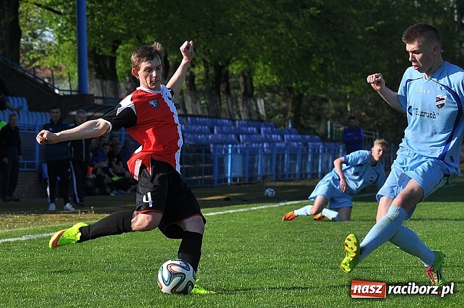 Zdjęcie w galerii na portalu naszraciborz.pl: Minimalna przegrana Unii z GTS-em Bojszowy wiadomości z regionu