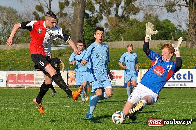 Zdjęcie w galerii na portalu naszraciborz.pl: Minimalna przegrana Unii z GTS-em Bojszowy wiadomości z regionu
