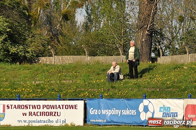Zdjęcie w galerii na portalu naszraciborz.pl: Minimalna przegrana Unii z GTS-em Bojszowy wiadomości z regionu