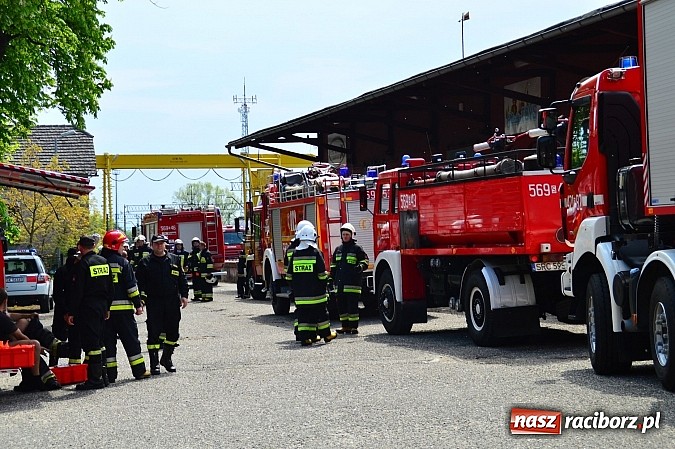 Zdjęcie w galerii na portalu naszraciborz.pl: Rozszczelnienie cysterny z amoniakiem na stacji w Chałupkach  wiadomości z regionu