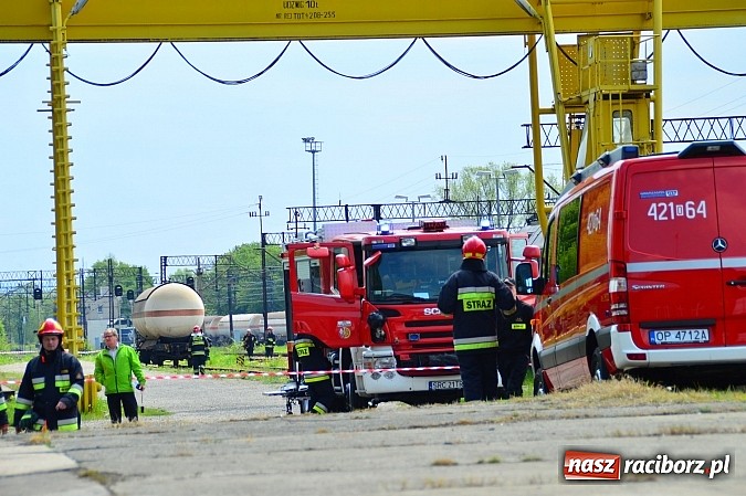 Zdjęcie w galerii na portalu naszraciborz.pl: Rozszczelnienie cysterny z amoniakiem na stacji w Chałupkach  wiadomości z regionu