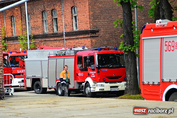 Zdjęcie w galerii na portalu naszraciborz.pl: Rozszczelnienie cysterny z amoniakiem na stacji w Chałupkach  wiadomości z regionu