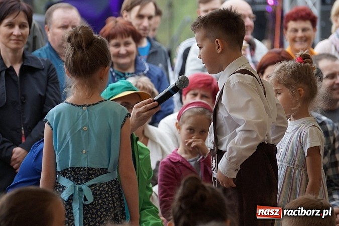 Zdjęcie w galerii na portalu naszraciborz.pl: Trzeci dzień majówki w Nędzy z Bednarkiem na finał wiadomości z regionu