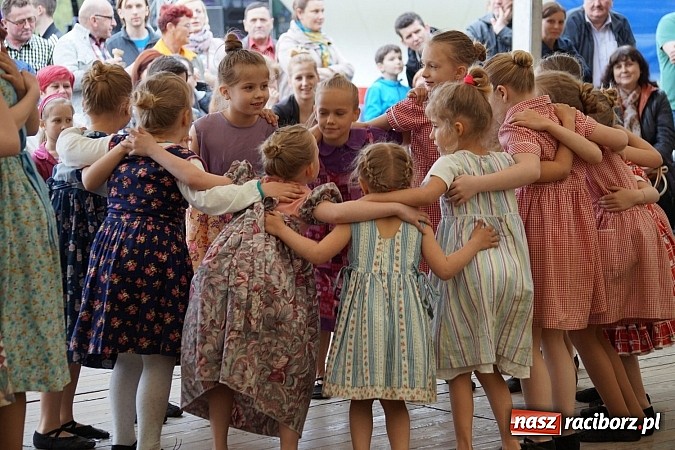 Zdjęcie w galerii na portalu naszraciborz.pl: Trzeci dzień majówki w Nędzy z Bednarkiem na finał wiadomości z regionu