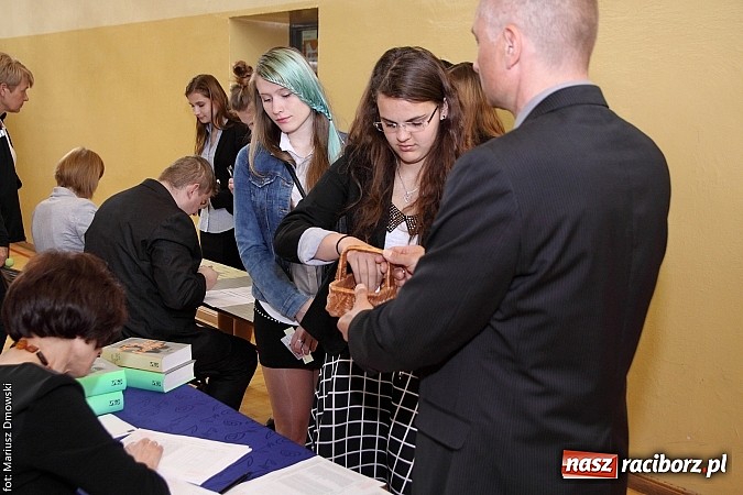 Zdjęcie w galerii na portalu naszraciborz.pl: Maturzyści z II LO piszą maturę z języka polskiego! wiadomości z regionu