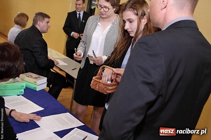 Zdjęcie w galerii na portalu naszraciborz.pl: Maturzyści z II LO piszą maturę z języka polskiego! wiadomości z regionu