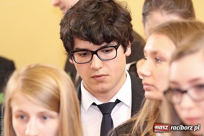 Zdjęcie w galerii na portalu naszraciborz.pl: Maturzyści z II LO piszą maturę z języka polskiego! wiadomości z regionu