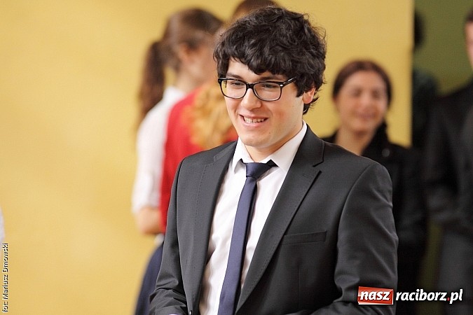 Zdjęcie w galerii na portalu naszraciborz.pl: Maturzyści z II LO piszą maturę z języka polskiego! wiadomości z regionu