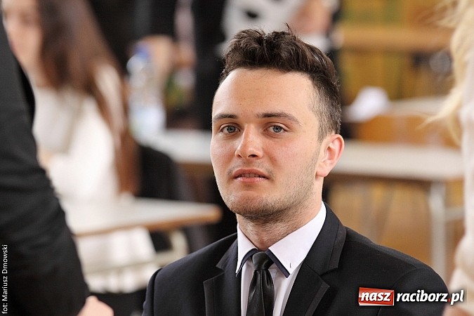 Zdjęcie w galerii na portalu naszraciborz.pl: Maturzyści z II LO piszą maturę z języka polskiego! wiadomości z regionu