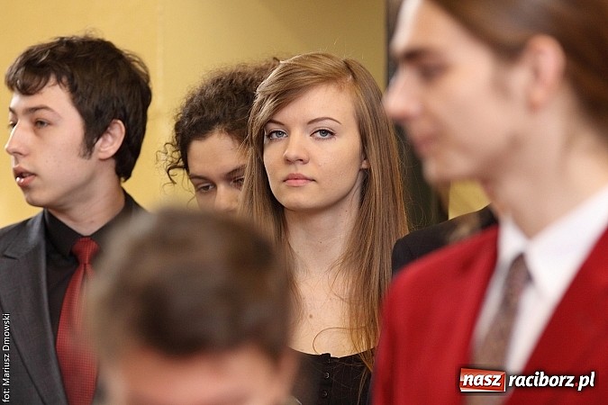 Zdjęcie w galerii na portalu naszraciborz.pl: Maturzyści z II LO piszą maturę z języka polskiego! wiadomości z regionu