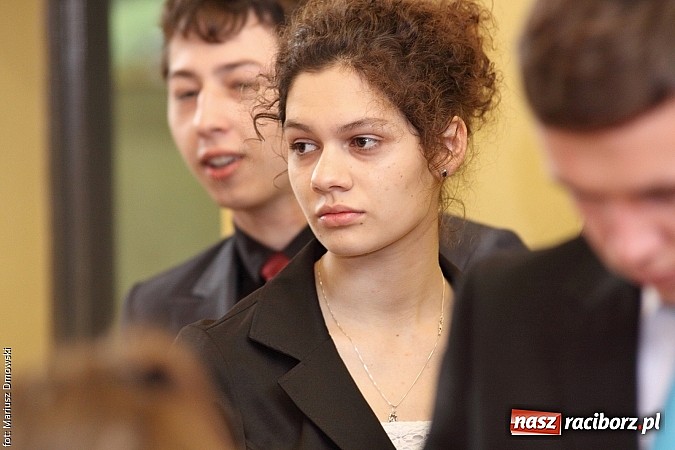 Zdjęcie w galerii na portalu naszraciborz.pl: Maturzyści z II LO piszą maturę z języka polskiego! wiadomości z regionu