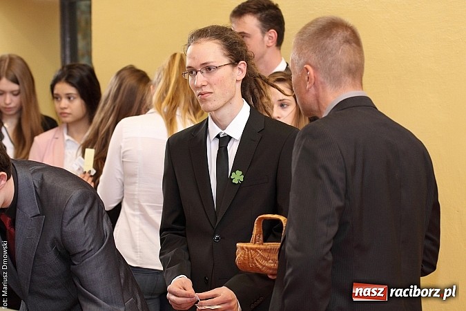 Zdjęcie w galerii na portalu naszraciborz.pl: Maturzyści z II LO piszą maturę z języka polskiego! wiadomości z regionu
