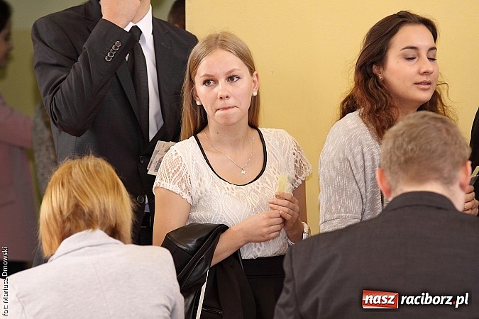 Zdjęcie w galerii na portalu naszraciborz.pl: Maturzyści z II LO piszą maturę z języka polskiego! wiadomości z regionu