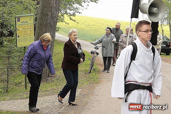 Zdjęcie w galerii na portalu naszraciborz.pl: Wyjątkowe nabożeństwo w Pietrowicach Wielkich  wiadomości z regionu