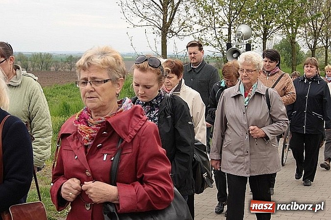 Zdjęcie w galerii na portalu naszraciborz.pl: Wyjątkowe nabożeństwo w Pietrowicach Wielkich  wiadomości z regionu