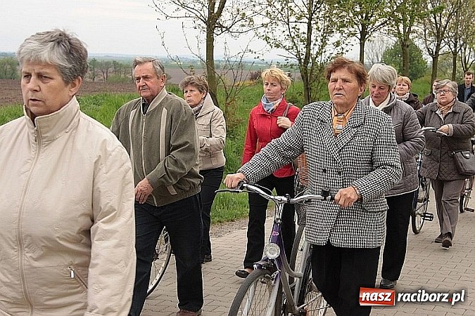 Zdjęcie w galerii na portalu naszraciborz.pl: Wyjątkowe nabożeństwo w Pietrowicach Wielkich  wiadomości z regionu