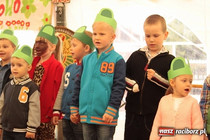 Zdjęcie w galerii na portalu naszraciborz.pl: Enigmatyczne kobiety Lou Bega na majówce? wiadomości z regionu