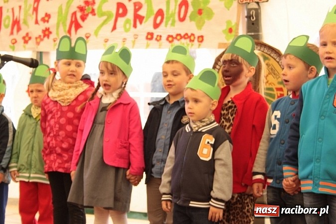 Zdjęcie w galerii na portalu naszraciborz.pl: Enigmatyczne kobiety Lou Bega na majówce? wiadomości z regionu