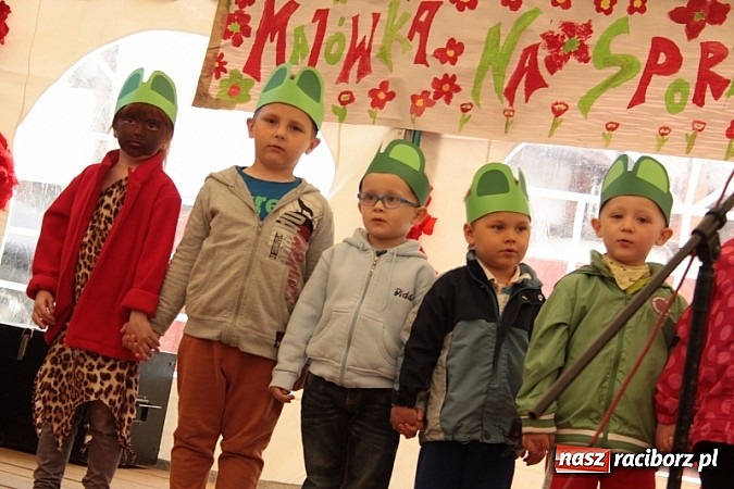 Zdjęcie w galerii na portalu naszraciborz.pl: Enigmatyczne kobiety Lou Bega na majówce? wiadomości z regionu